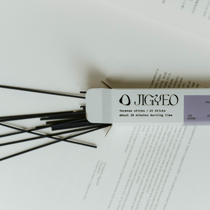 incense sticks / ayame